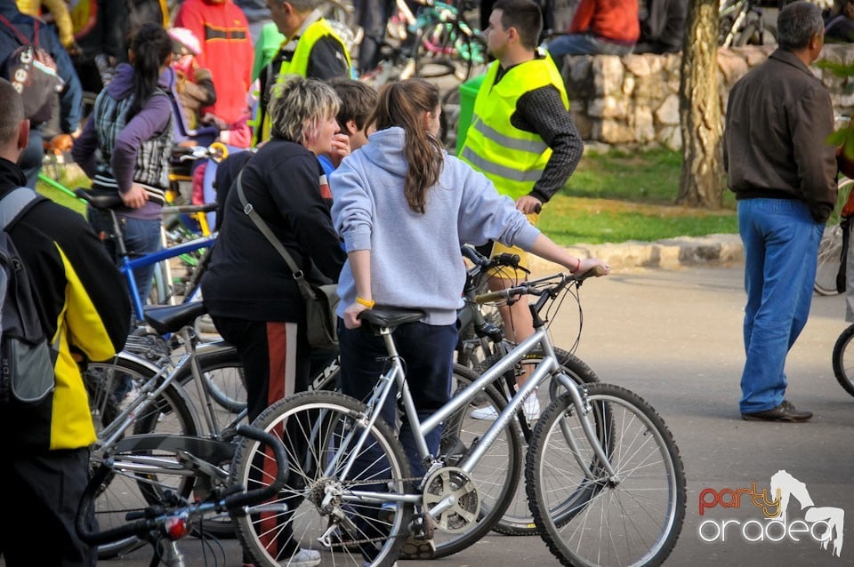 Sute de orădeni la Critical Mass,
