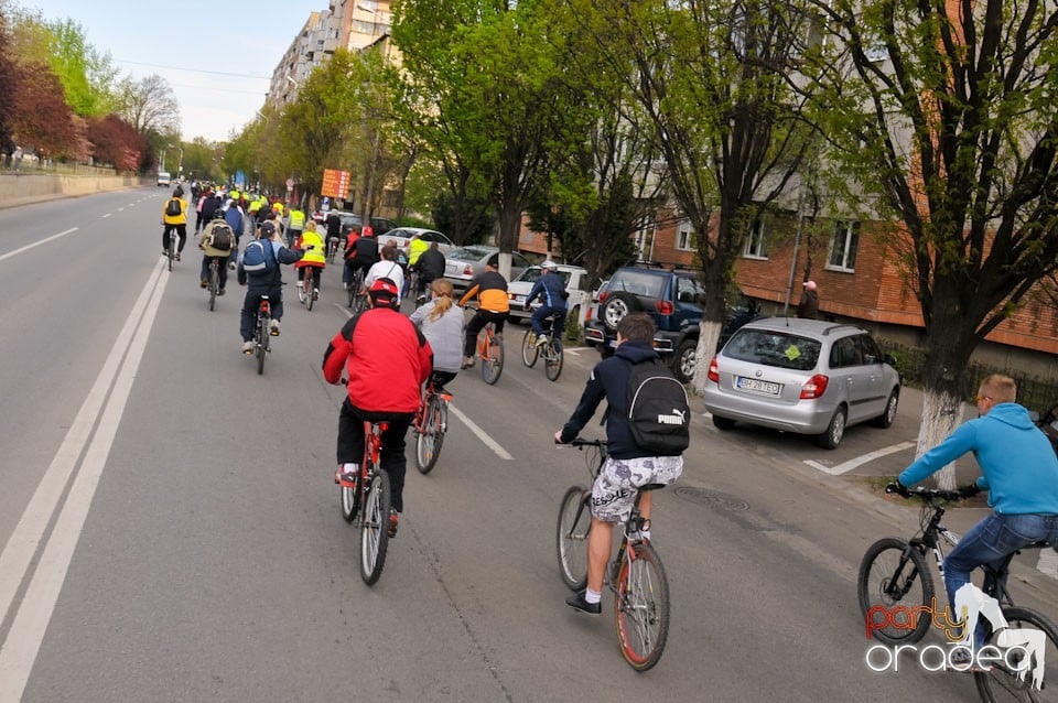 Sute de orădeni la Critical Mass,