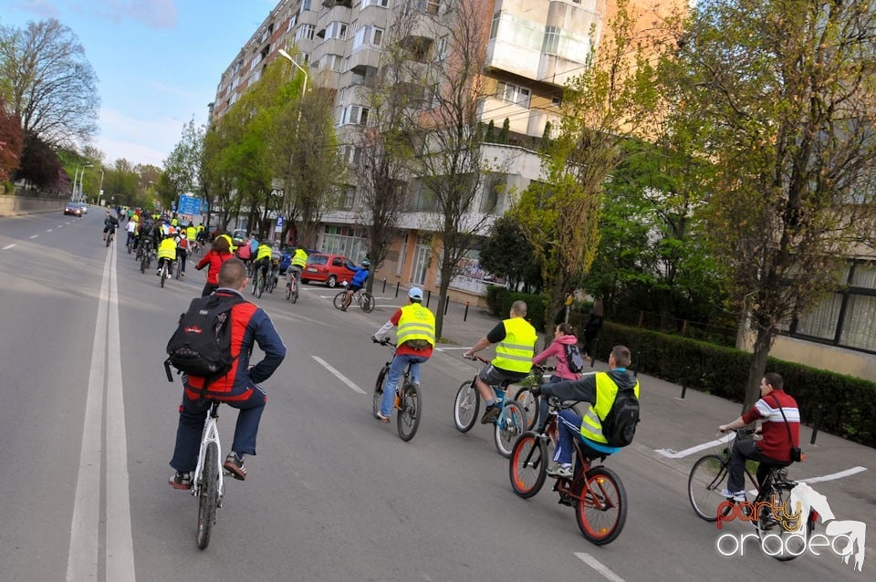 Sute de orădeni la Critical Mass,