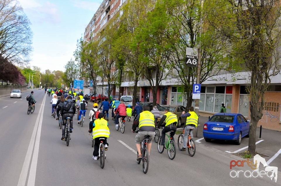 Sute de orădeni la Critical Mass,