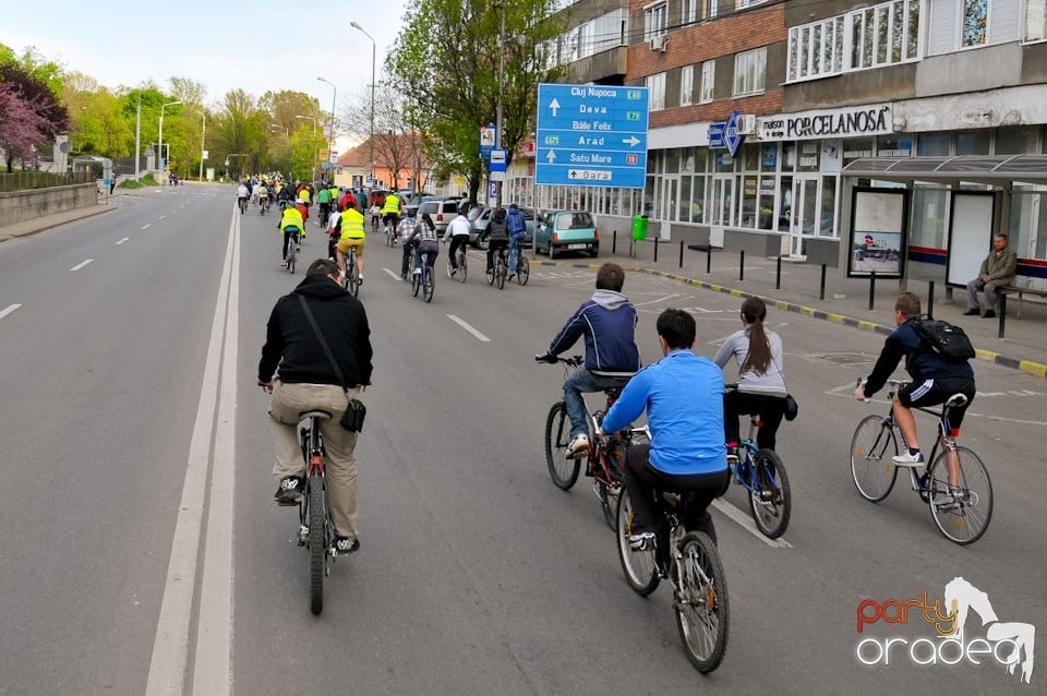 Sute de orădeni la Critical Mass,
