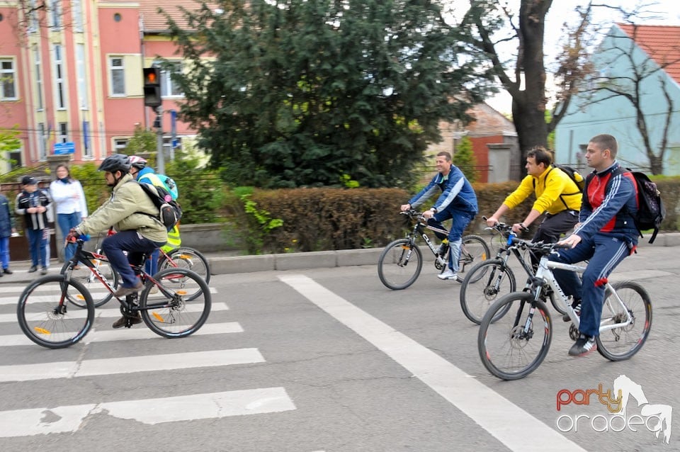 Sute de orădeni la Critical Mass,