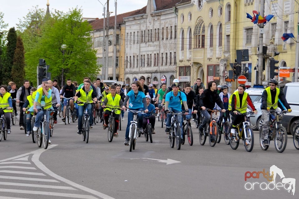 Sute de orădeni la Critical Mass,