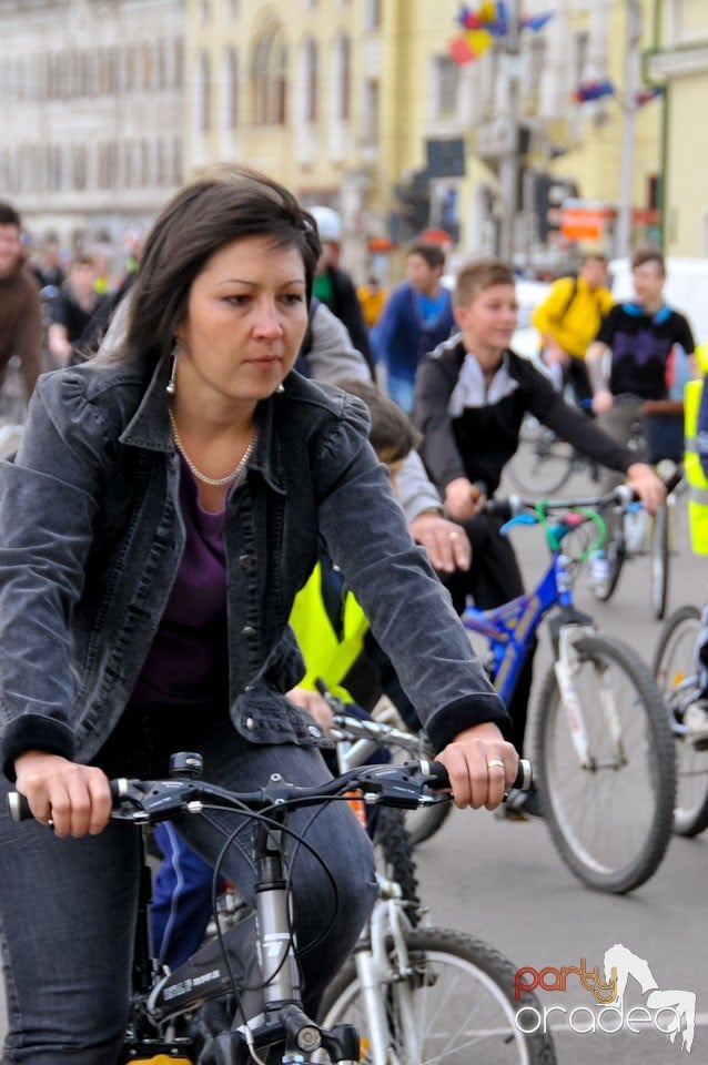 Sute de orădeni la Critical Mass,
