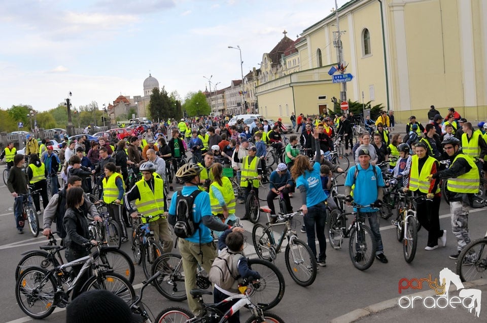 Sute de orădeni la Critical Mass,
