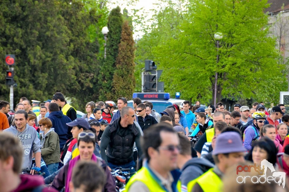 Sute de orădeni la Critical Mass,