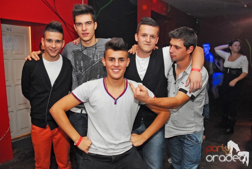 Szureti buli, Royal Party House