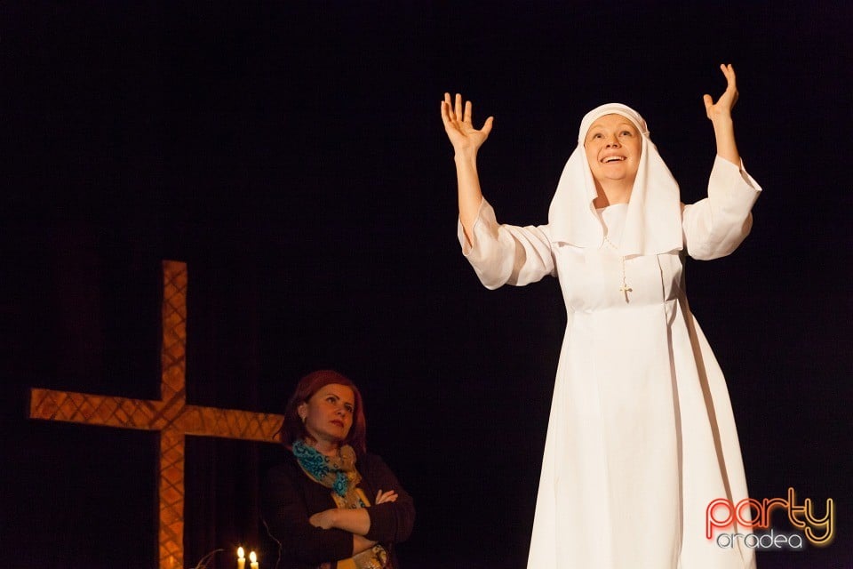 Taina mănăstirii, Teatrul Arcadia