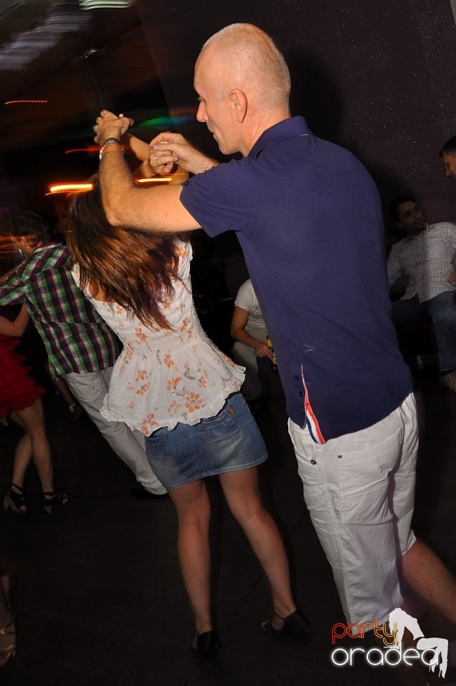 The city is dancing in Blondy's Art Café, 