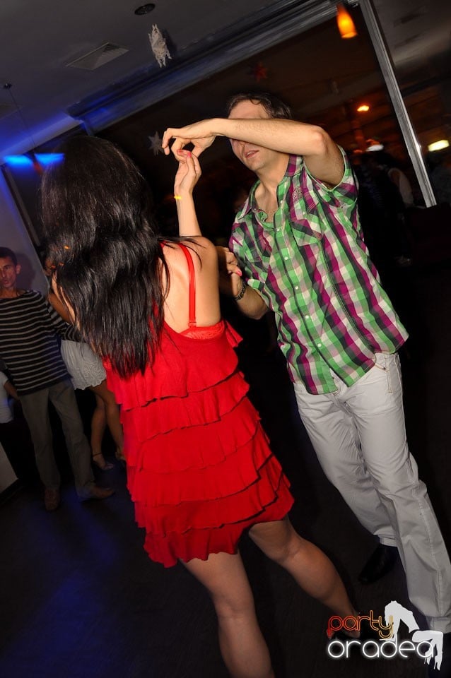 The city is dancing in Blondy's Art Café, 