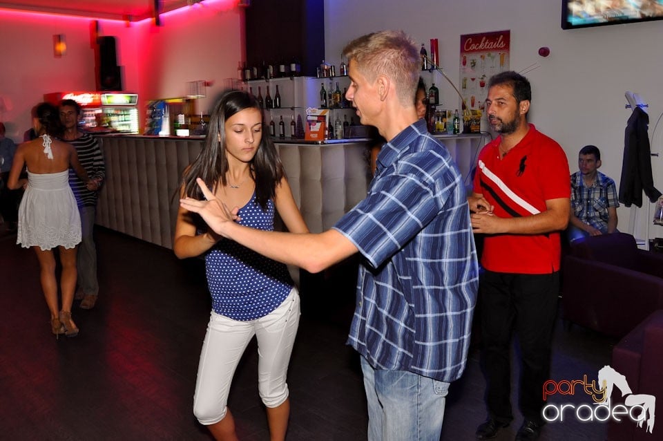 The city is dancing in Blondy's Art Café, 