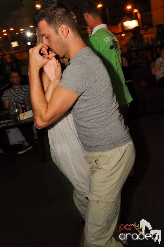 The city is dancing in Blondy's Art Café, 