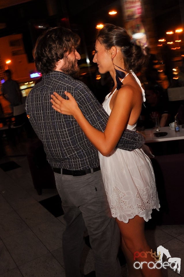 The city is dancing in Blondy's Art Café, 