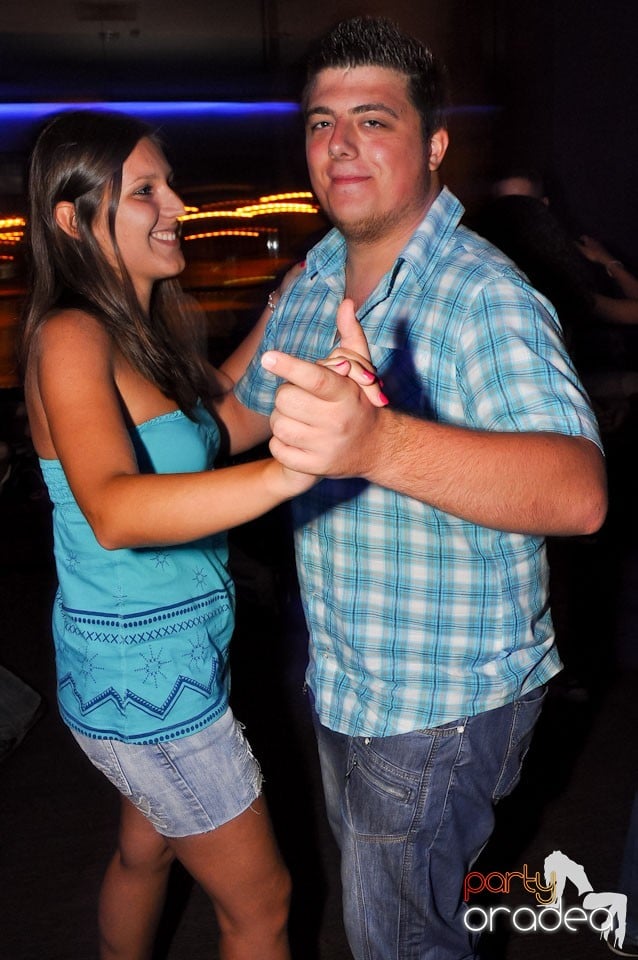 The city is dancing in Blondy's Art Café, 