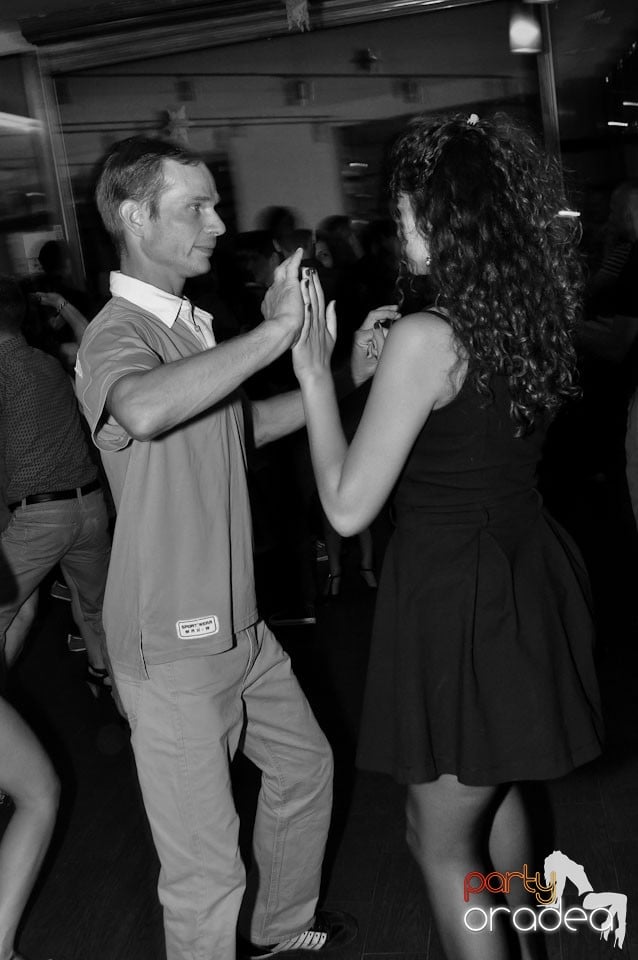 The city is dancing in Blondy's Art Café, 