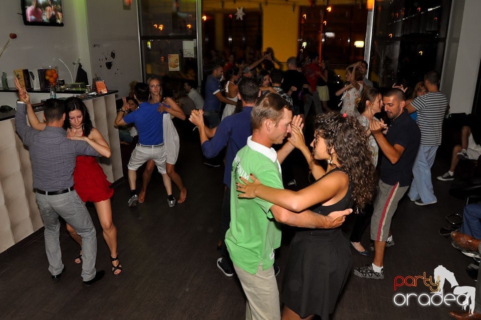 The city is dancing in Blondy's Art Café, 