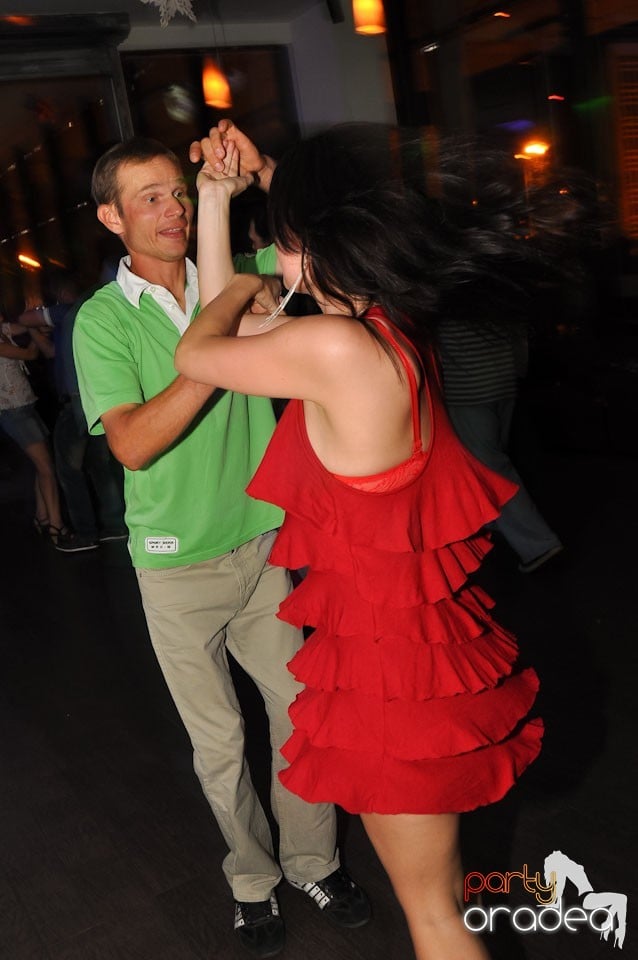 The city is dancing in Blondy's Art Café, 