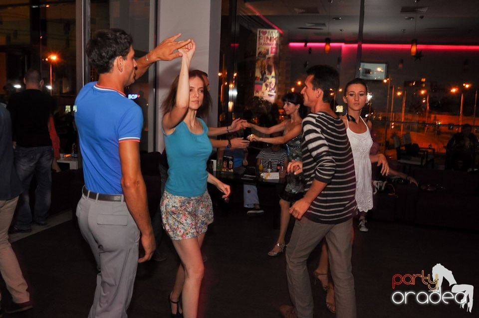 The city is dancing in Blondy's Art Café, 