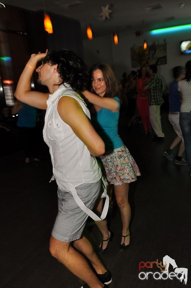 The city is dancing in Blondy's Art Café, 