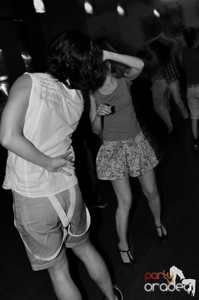 The city is dancing in Blondy's Art Café, 