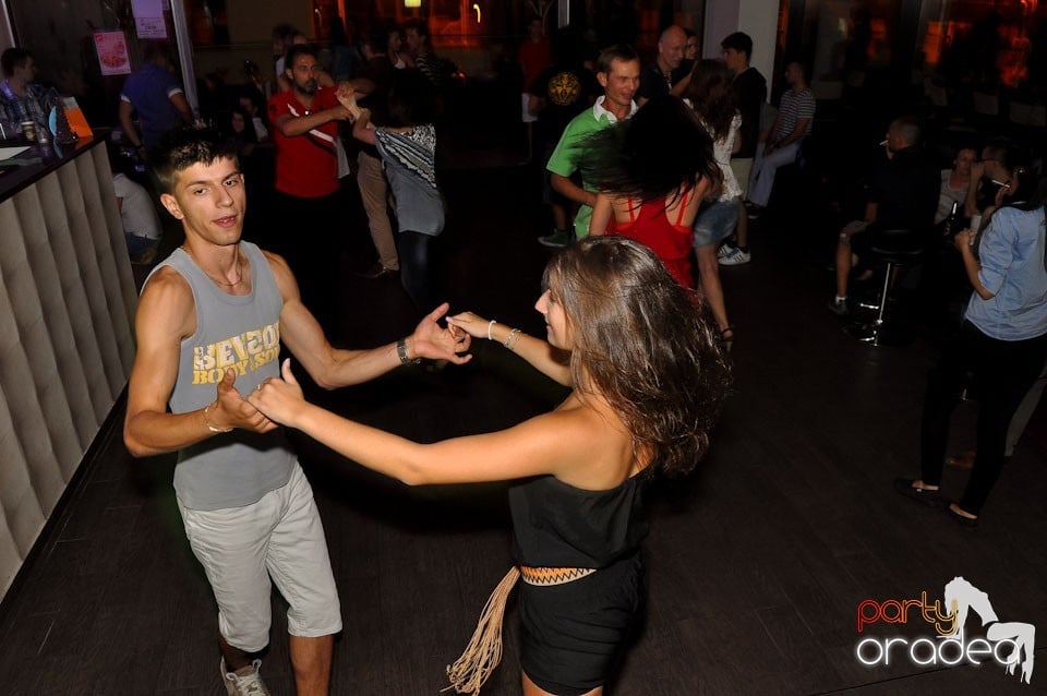 The city is dancing in Blondy's Art Café, 