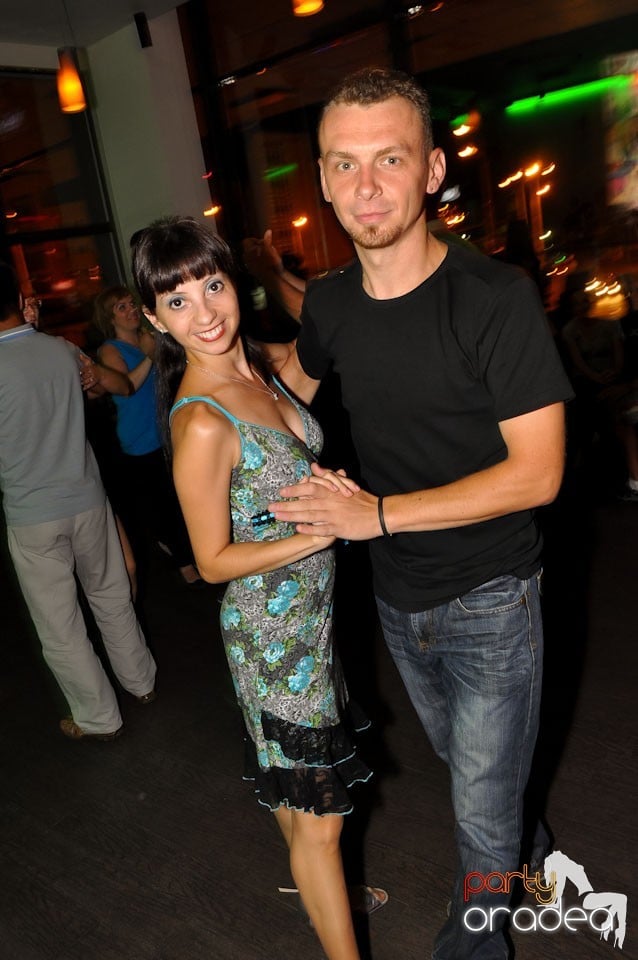 The city is dancing in Blondy's Art Café, 