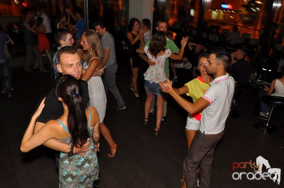 The city is dancing in Blondy's Art Café, 