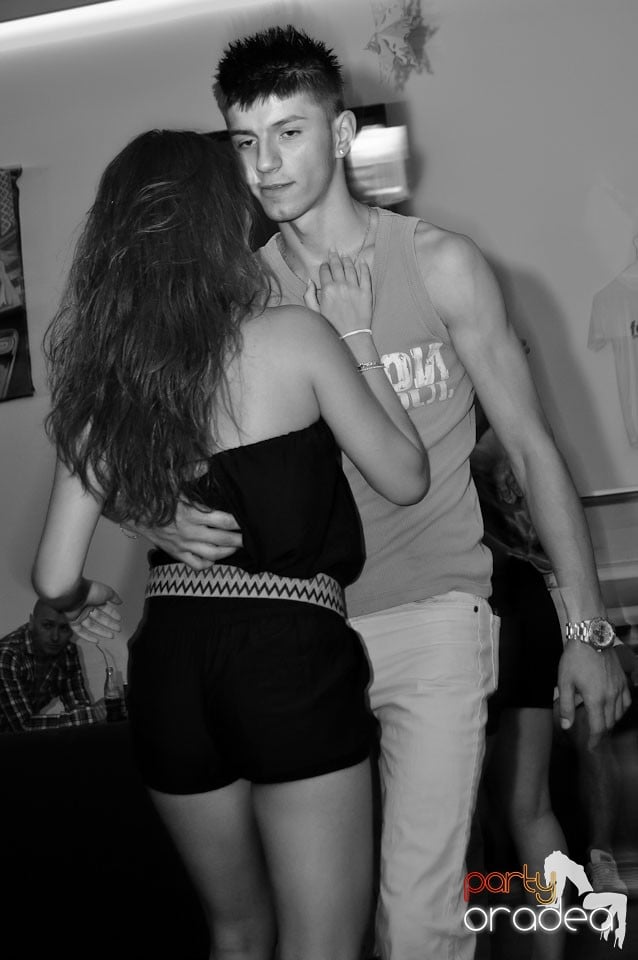 The city is dancing in Blondy's Art Café, 