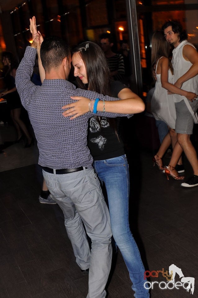 The city is dancing in Blondy's Art Café, 