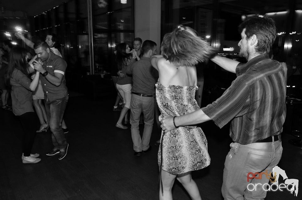 The city is dancing in Blondy's Art Café, 