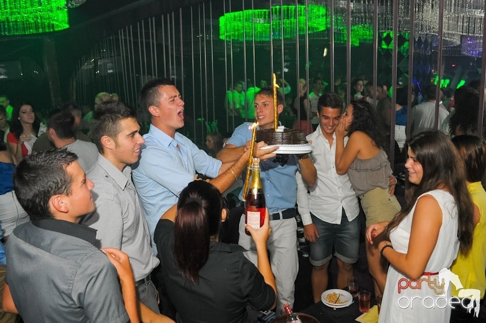 The One: Hot in the City, 