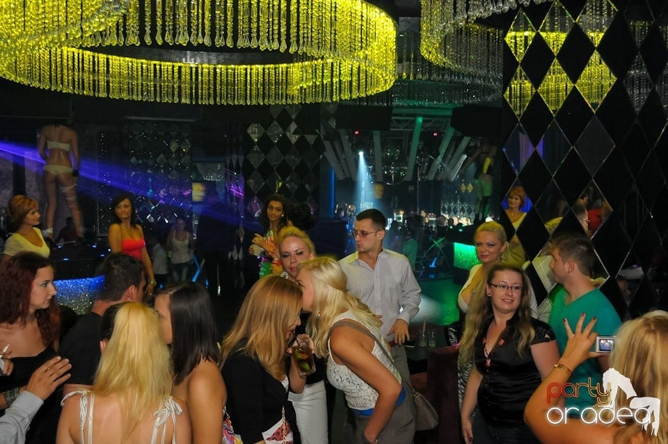 The One: Hot in the City, 