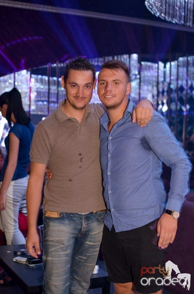 The One prezintă: Girls' Night Out, 