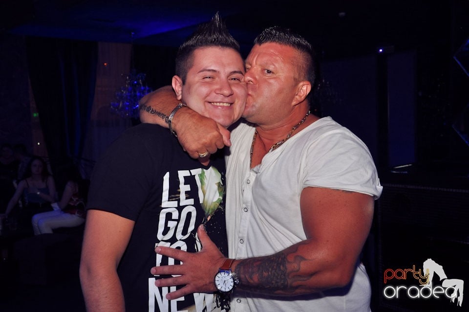 The One prezintă Zotist, 