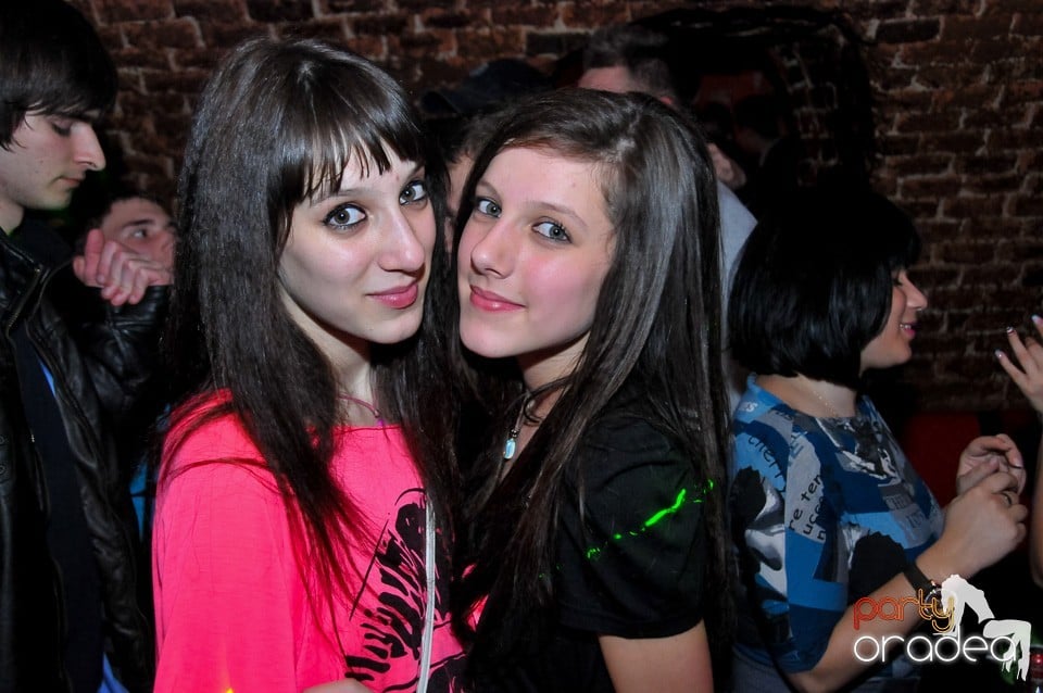 Think Blue - Party în Club Escape, 