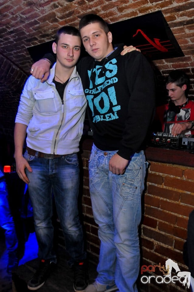 Think Blue - Party în Club Escape, 