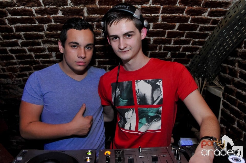 Think Blue - Party în Club Escape, 