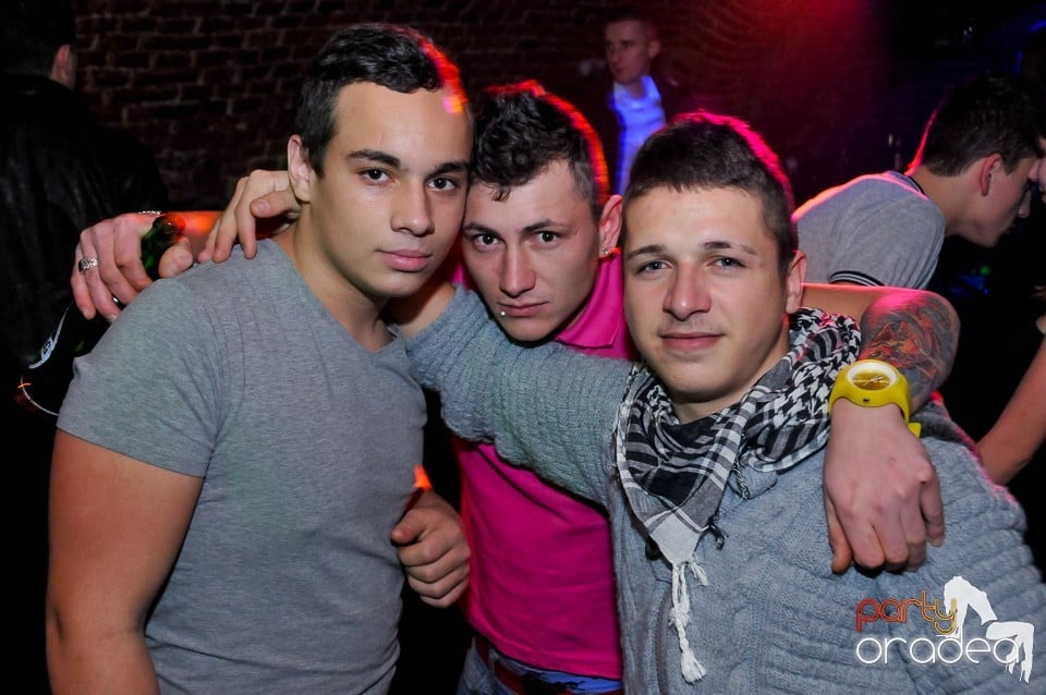 Think Blue - Party în Club Escape, 