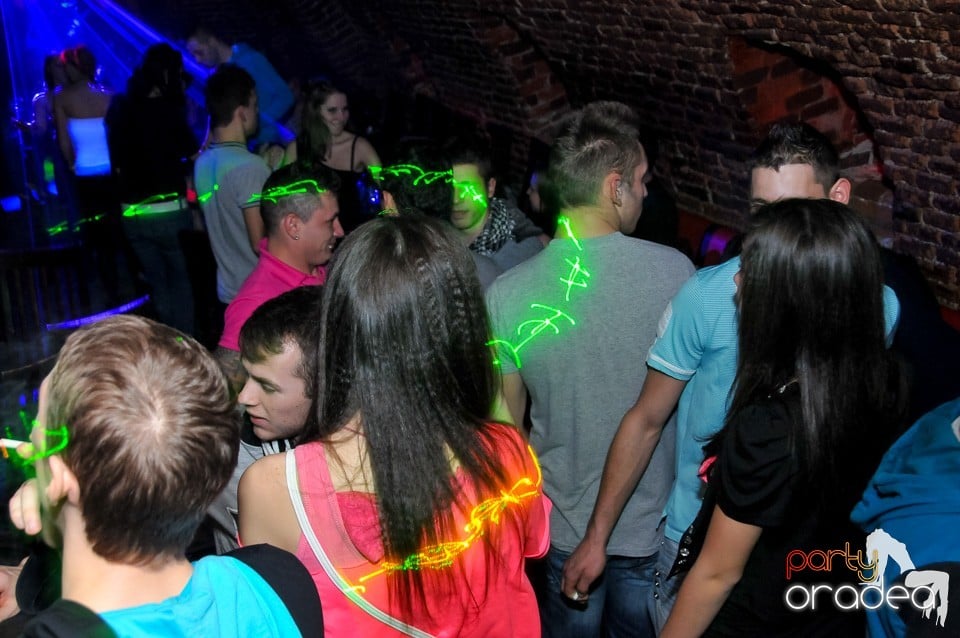 Think Blue - Party în Club Escape, 