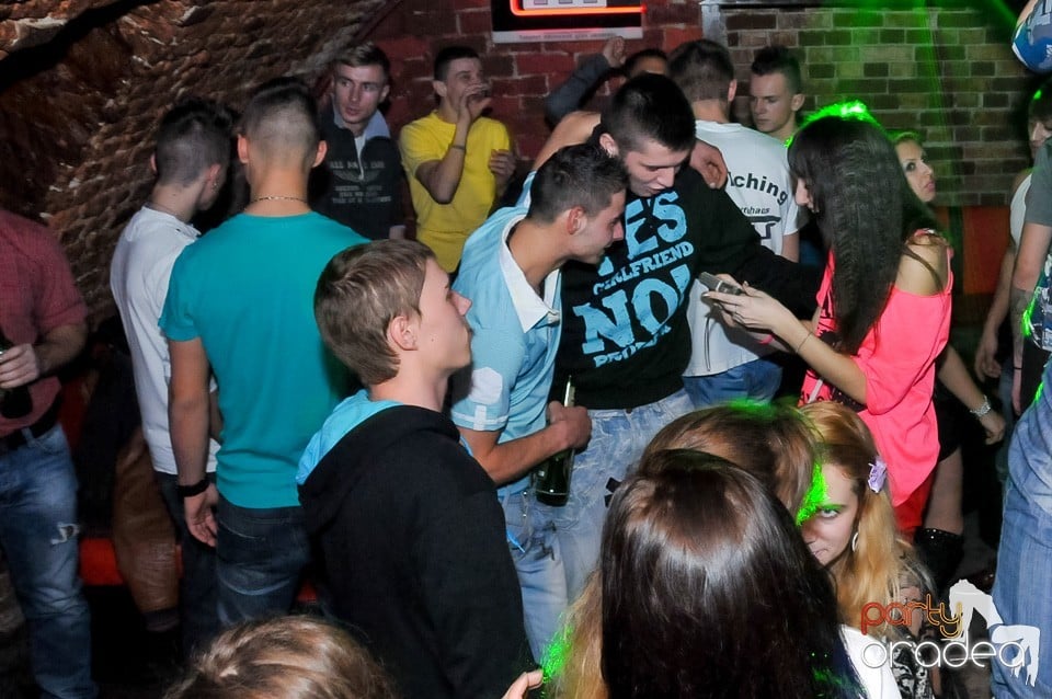 Think Blue - Party în Club Escape, 