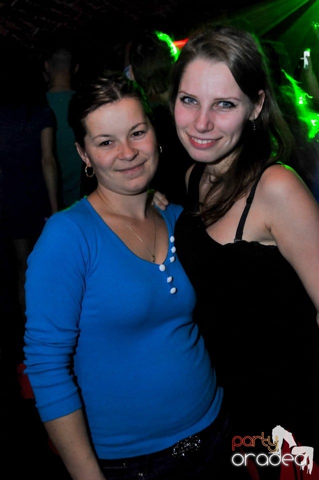 Think Blue - Party în Club Escape, 