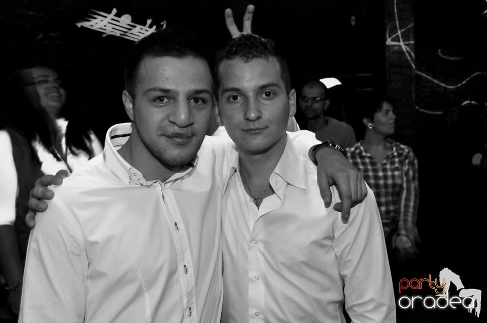 Think Blue - Party în Club Escape, 