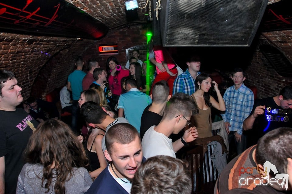 Think Blue - Party în Club Escape, 