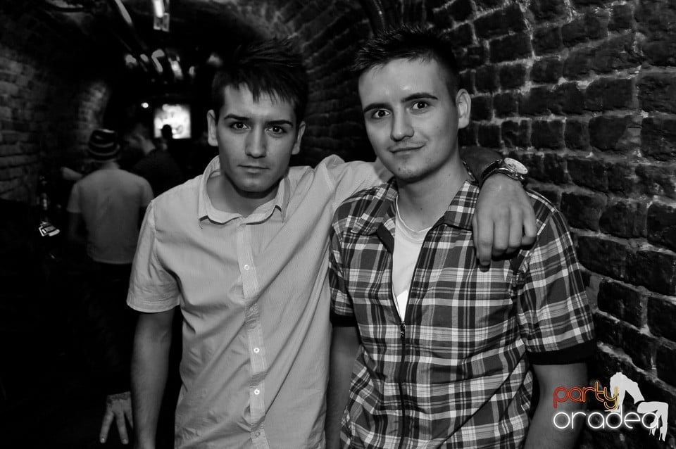 Think Blue - Party în Club Escape, 