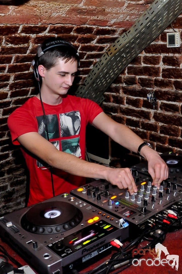 Think Blue - Party în Club Escape, 