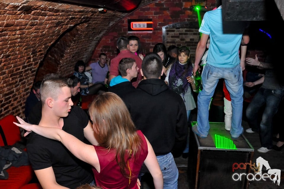 Think Blue - Party în Club Escape, 