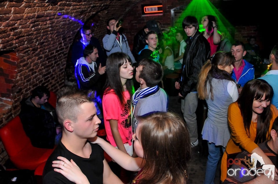 Think Blue - Party în Club Escape, 