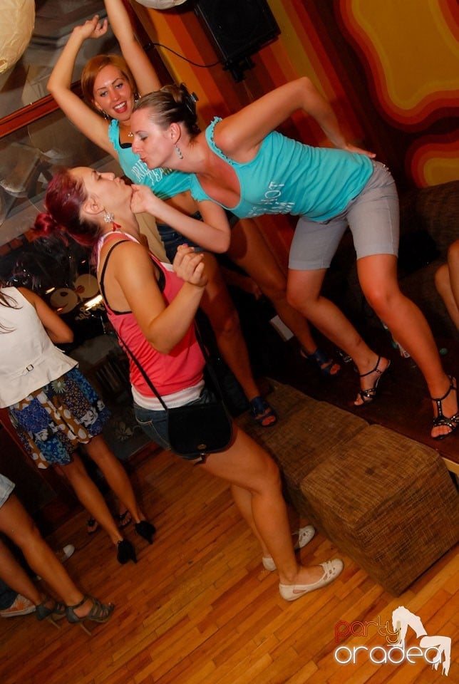 Un nou party în Juice, Juice