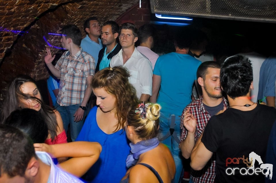 Un nou party marca Escape, 