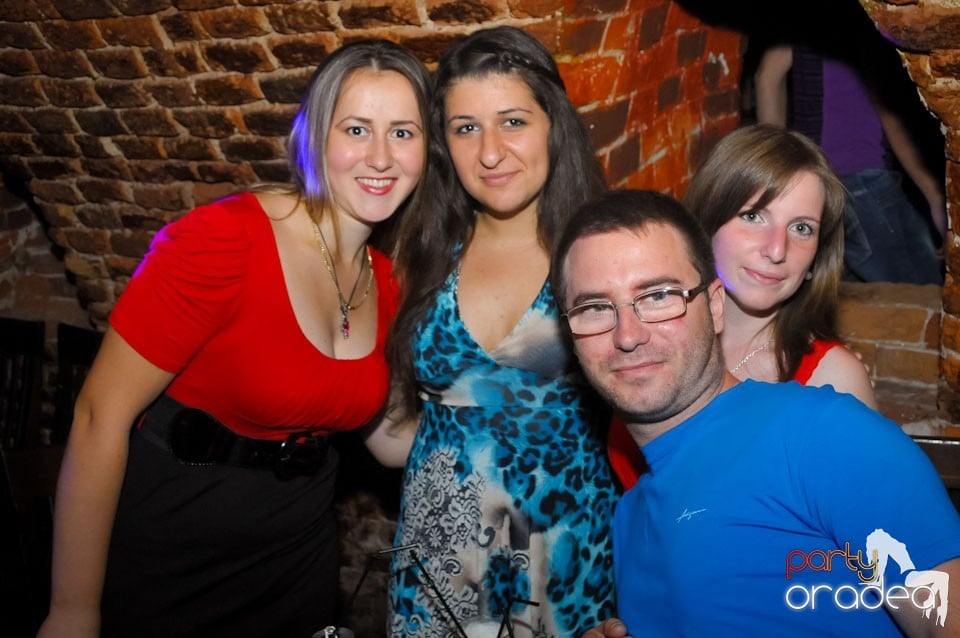 Un nou party marca Escape, 